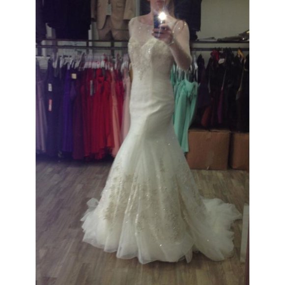 NEW Alfred Angelo Long Sleeve Lace Wedding Dress, Ivory Size 4, Mermaid - Picture 9 of 12